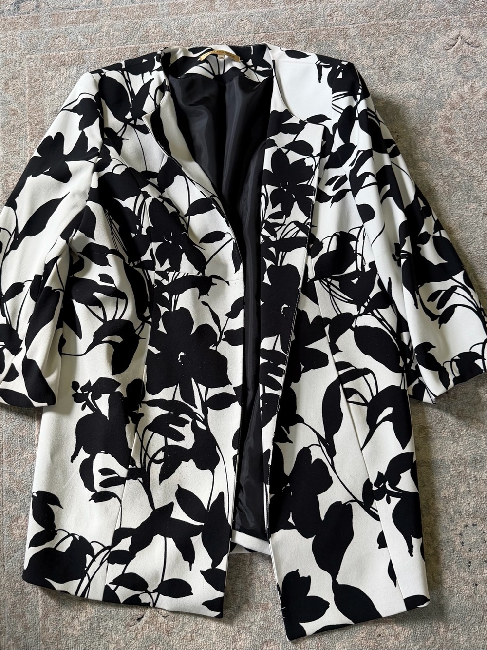 Nipon Boutique 18w jacket Black and White Floral Print Blazer